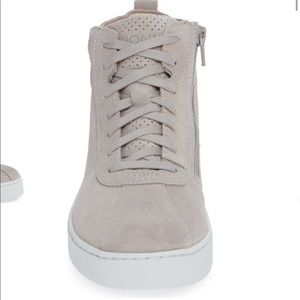 ⭐️ NWT⭐️ Vionic Jenning High Top Suede Sneaker